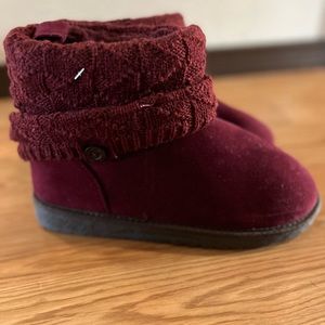 Fuzzy winter boots never worn